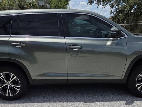 Used 2019 Toyota Highlander LE FWD image 8