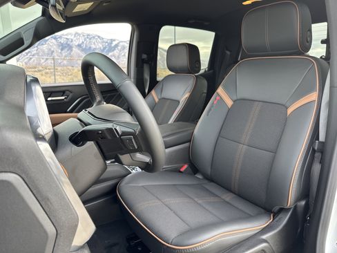 Used 2025 GMC Canyon AT4 w/ Nightfall Edition image 18