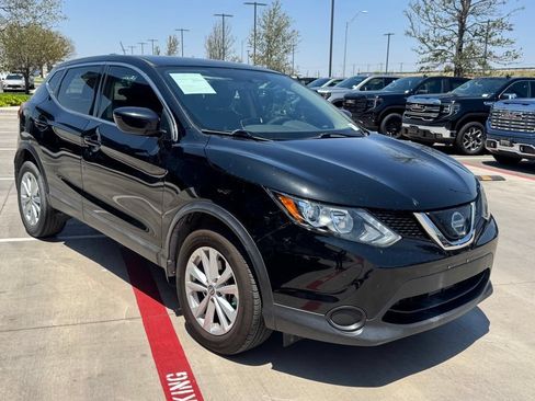 Used 2019 Nissan Rogue Sport S w/ Appearance Package FWD image 4