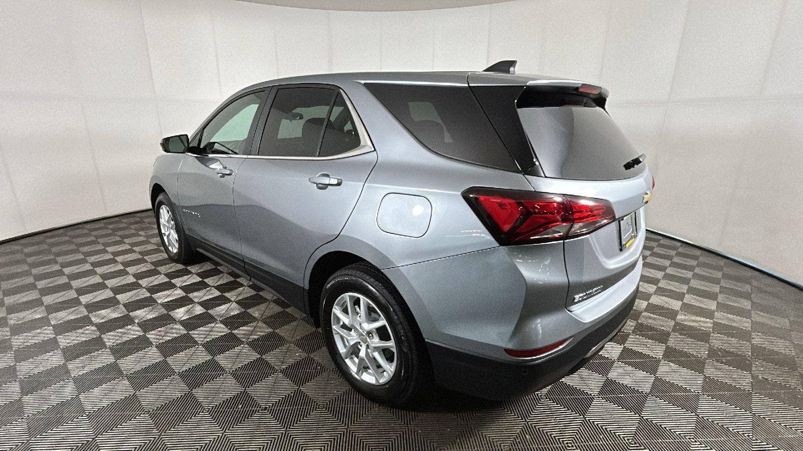 Used 2024 Chevrolet Equinox LT w/ LPO, Floor Liner Package AWD/4WD image 5