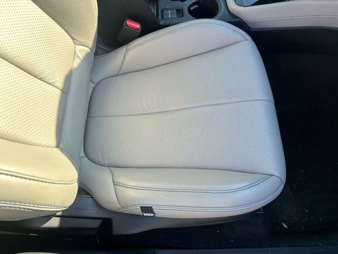 Used 2025 Subaru Forester Premium image 17