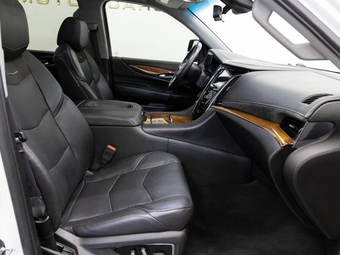 Used 2017 Cadillac Escalade Premium Luxury image 15