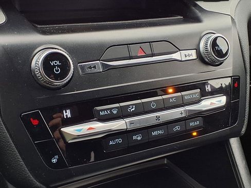 Used 2020 Ford Explorer XLT w/ Comfort Package image 12