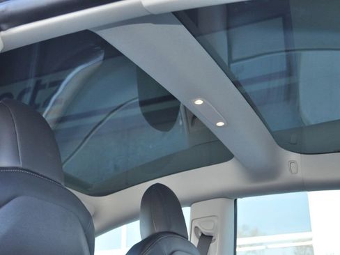 Used 2022 Tesla Model 3 Performance image 13