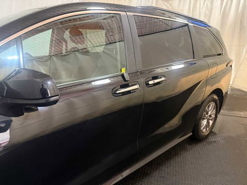 Certified 2023 Toyota Sienna XLE image 7
