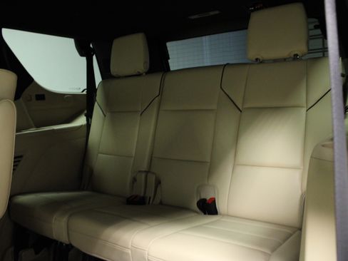 Used 2021 Cadillac Escalade Premium Luxury image 15