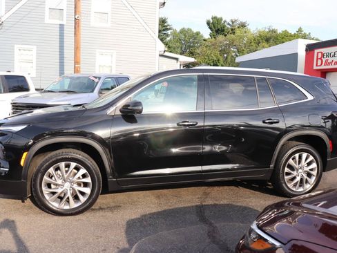 Used 2025 Buick Enclave Preferred AWD/4WD image 2