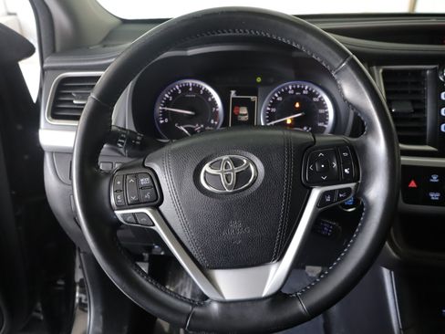 Used 2017 Toyota Highlander XLE image 14