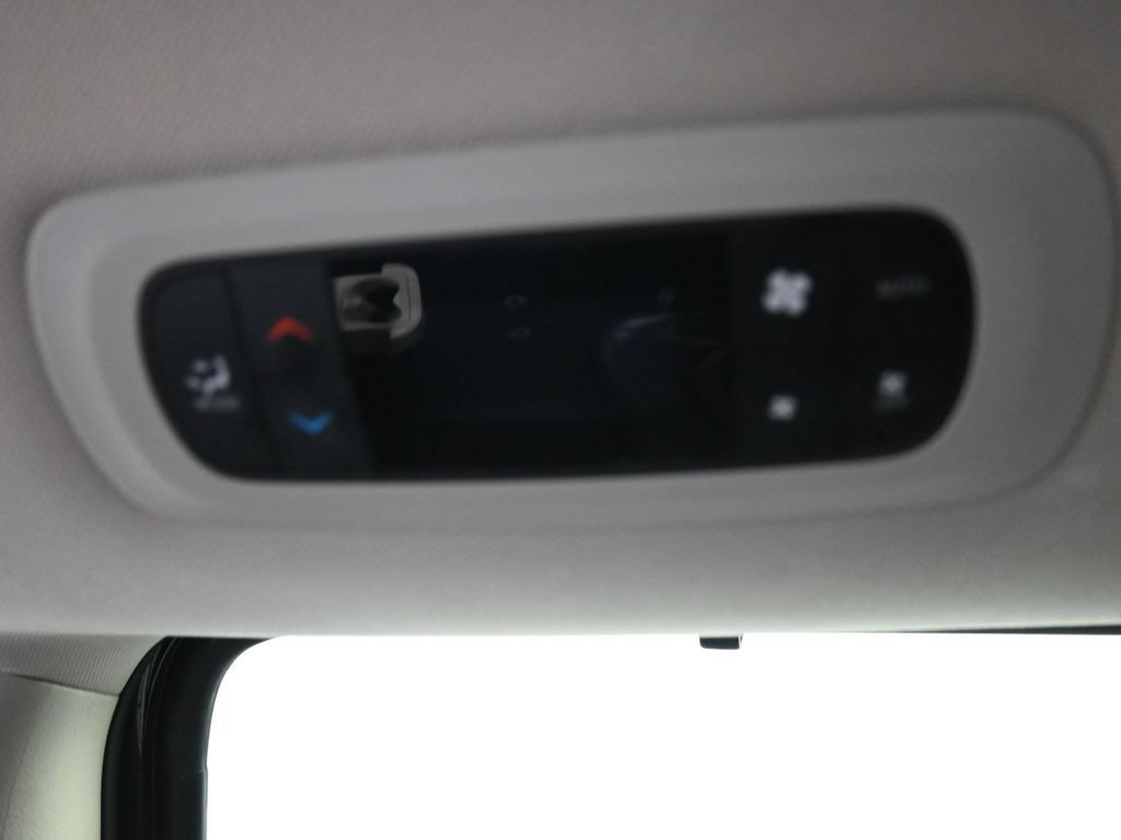 Used 2023 Chrysler Pacifica Touring-L FWD image 22