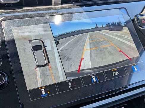 Used 2023 Chevrolet Bolt EUV Premier FWD image 13
