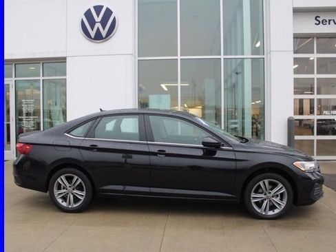 Used 2024 Volkswagen Jetta SE image 5