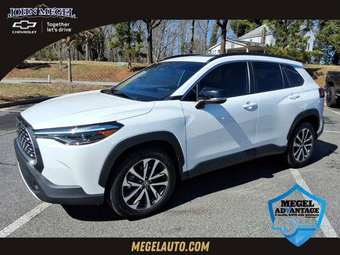 Used 2025 Toyota Corolla Cross XLE w/ Convenience Package image 1