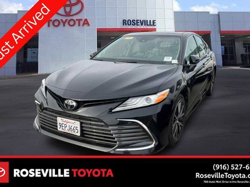Used 2023 Toyota Camry XLE image 1