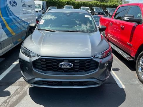 Used 2024 Ford Escape ST-Line w/ Tech Pack #1 FWD image 2