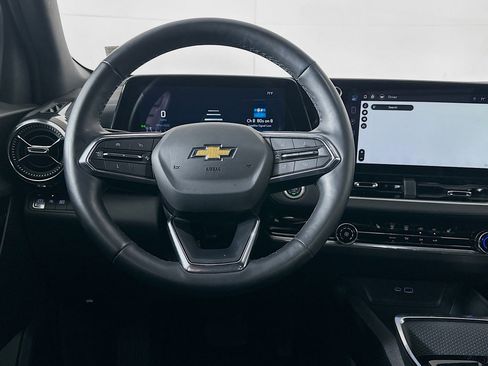 Used 2025 Chevrolet Equinox LT image 18