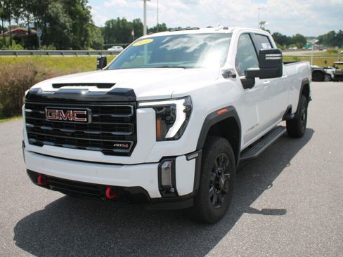 Used 2024 GMC Sierra 2500 AT4 AWD/4WD image 4