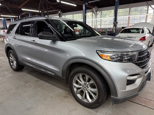 Used 2020 Ford Explorer XLT w/ Equipment Group 202A AWD/4WD image 5