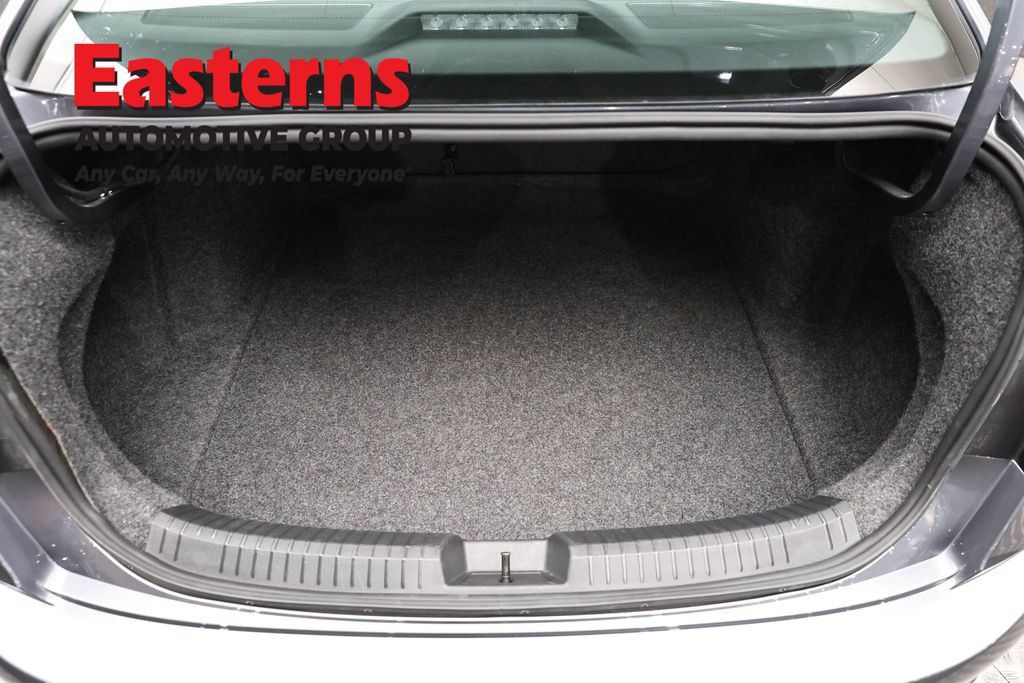 Used 2025 Volkswagen Jetta SE FWD image 9