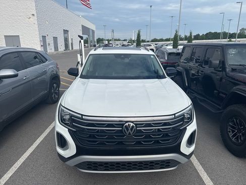 Used 2024 Volkswagen Atlas Peak Edition SE AWD/4WD image 2