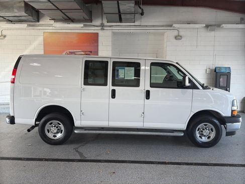 Used 2024 Chevrolet Express 2500 w/ Driver Convenience Package image 12