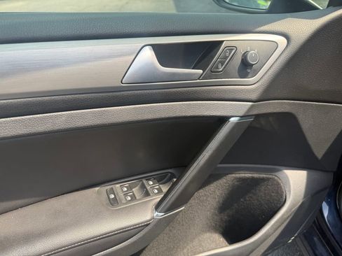 Used 2017 Volkswagen Golf SE w/ Driver Assistance Package FWD image 21