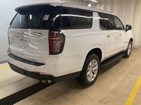 Used 2023 Chevrolet Suburban Premier image 2