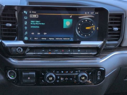 Used 2025 Chevrolet Silverado 1500 LT image 18