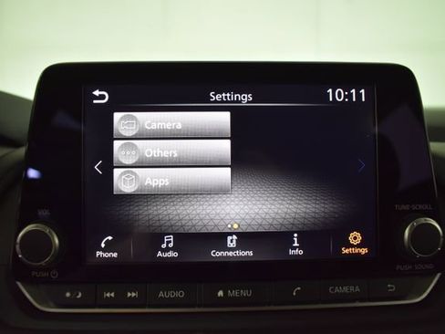 Used 2025 Nissan Rogue S AWD/4WD image 17