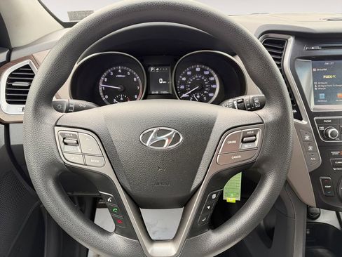 Used 2017 Hyundai Santa Fe SE image 15