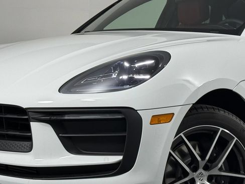 Certified 2026 Porsche Macan AWD/4WD image 11