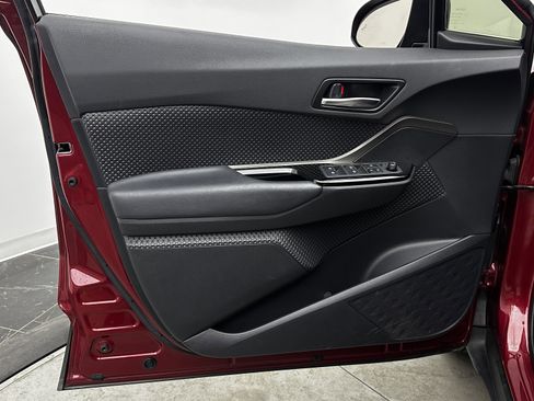 Used 2019 Toyota C-HR XLE image 10