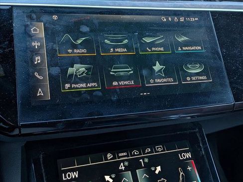 Used 2022 Audi e-tron Premium w/ Convenience Plus Package image 10