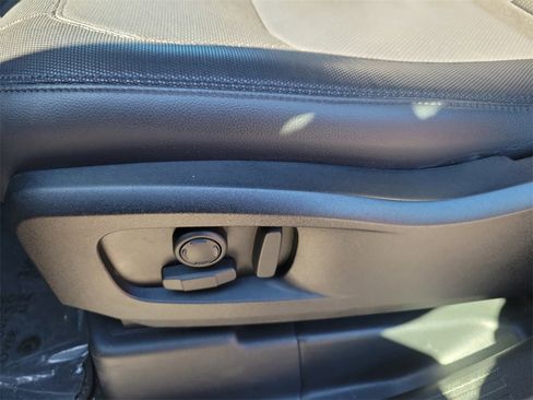 Used 2024 Land Rover Defender 110 X-Dynamic SE image 18