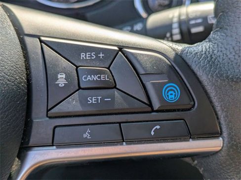 Used 2019 Nissan Rogue SL w/ Premium Package image 17