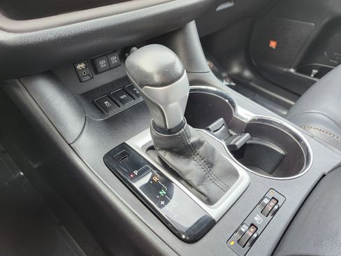 Used 2017 Toyota Highlander Limited image 38