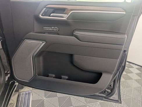 Certified 2025 Chevrolet Silverado 1500 High Country AWD/4WD image 35
