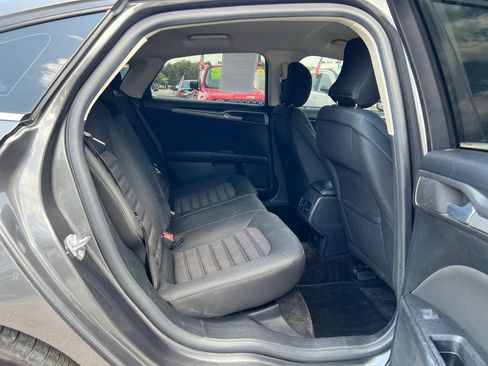 Used 2018 Ford Fusion SE w/ Fusion SE Technology Package FWD image 13