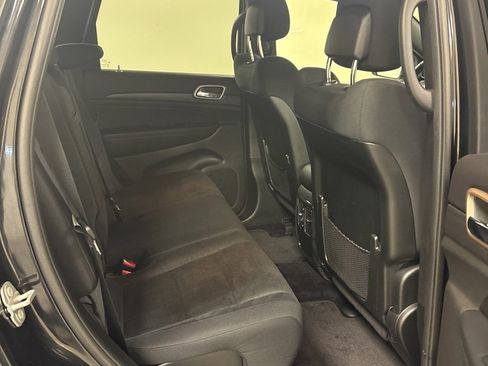 Used 2017 Jeep Grand Cherokee Laredo w/ Quick Order Package 23E image 33