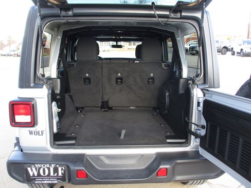 Used 2023 Jeep Wrangler Sahara image 20