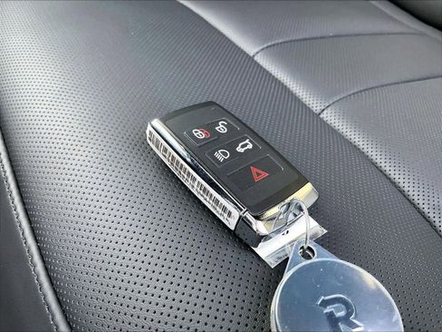 New 2026 Land Rover Range Rover Long Wheelbase SE image 35