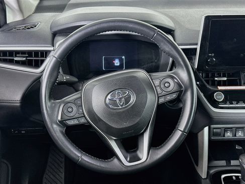 Used 2025 Toyota Corolla Cross XLE FWD image 18