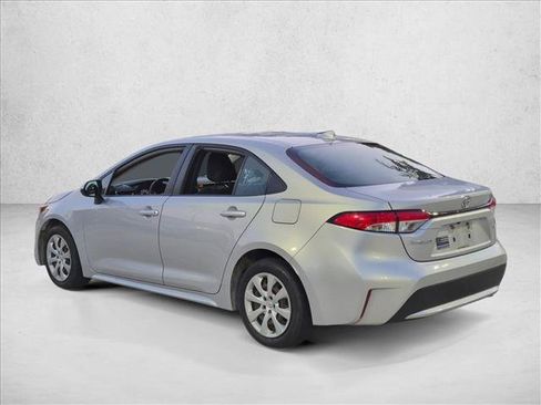 Used 2021 Toyota Corolla LE FWD image 4