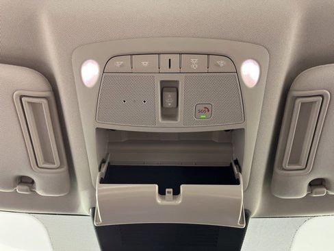 Used 2024 Nissan Armada SL image 32