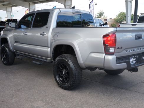 Used 2021 Toyota Tacoma SR5 w/ Technology Package image 5