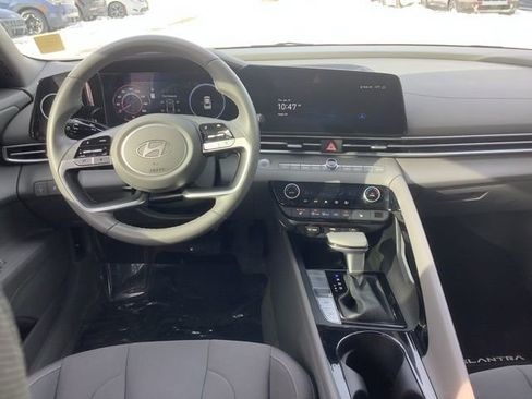 Certified 2024 Hyundai Elantra SEL w/ Convenience Package image 11