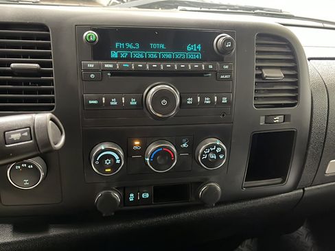 Used 2014 Chevrolet Silverado 2500 LT AWD/4WD image 9
