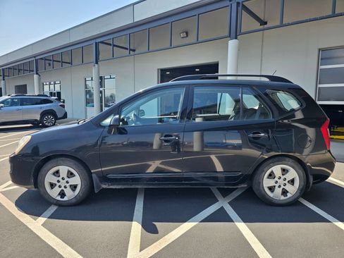 Used 2009 Kia Rondo LX FWD image 2