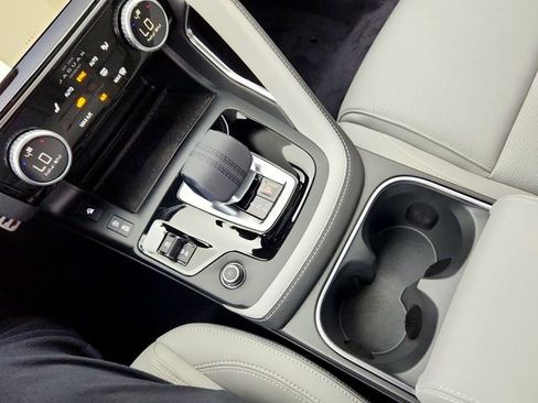 New 2024 Jaguar E-PACE R-Dynamic SE image 30