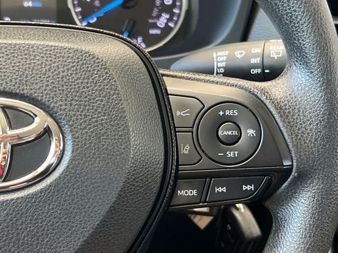 Used 2021 Toyota RAV4 LE AWD/4WD image 26