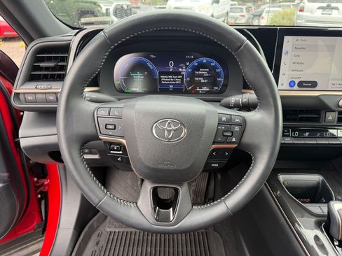 Used 2024 Toyota Crown AWD/4WD image 9